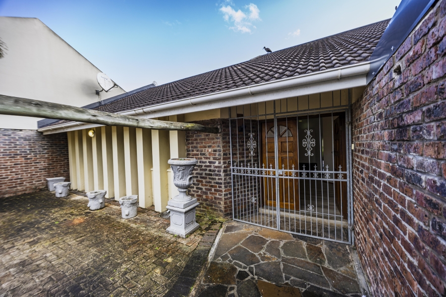 3 Bedroom Property for Sale in Bonza Bay Eastern Cape